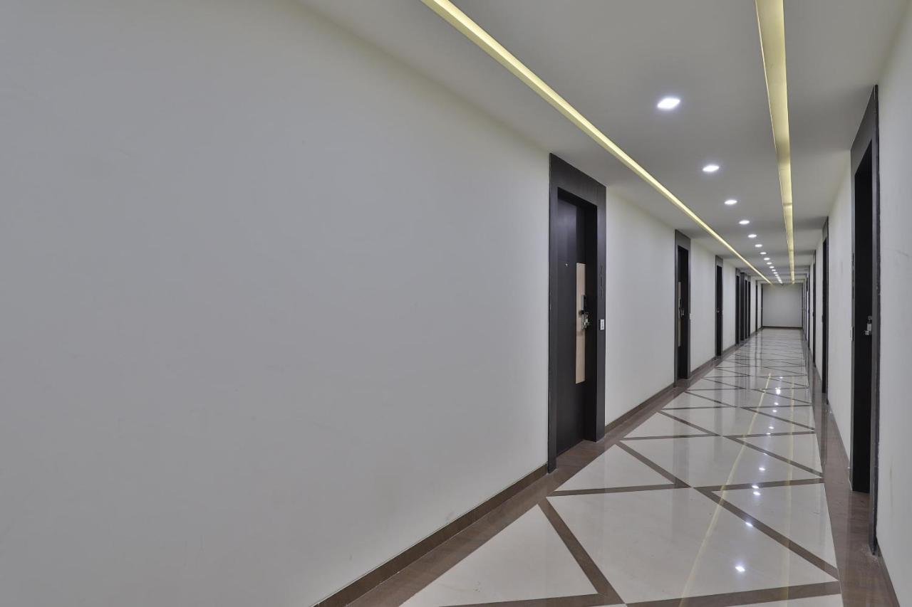 Capital O 41581 Hiriz Hotel Gandhidham Bagian luar foto